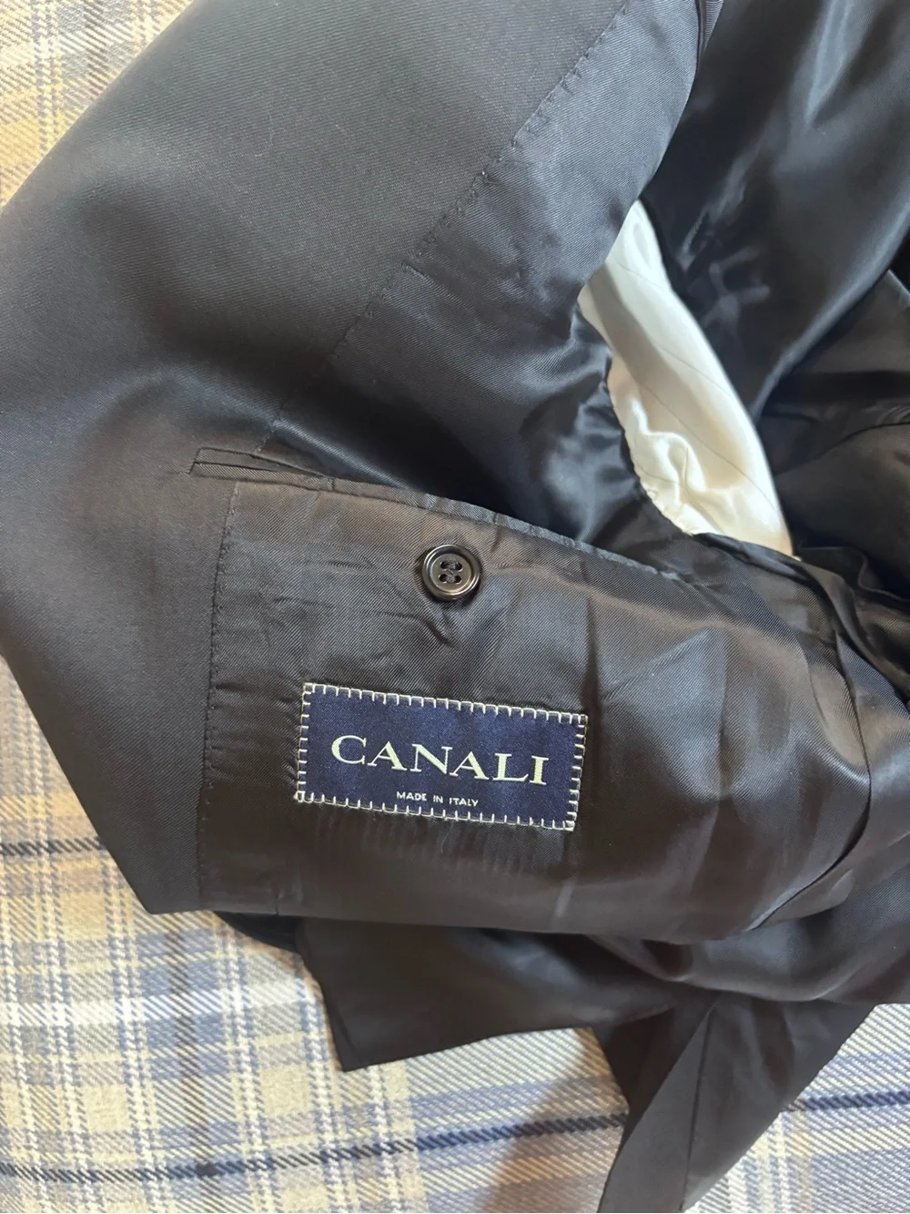 Canali Mens  Wool Suit With Pleated Front Pant, Black